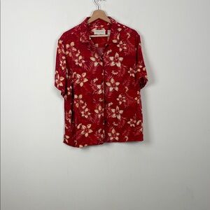 First Issue Liz Claiborne Short Sleeve Red Floral Hawaiian Women's 2 Button Top